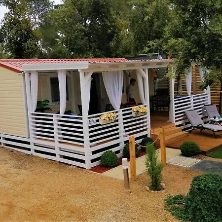 Gita Mobile House * ビオグラード・ナ・モル